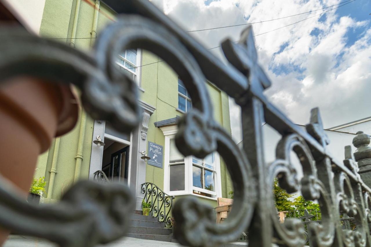Sleepy Puffin Guest House เท็นบี ภายนอก รูปภาพ