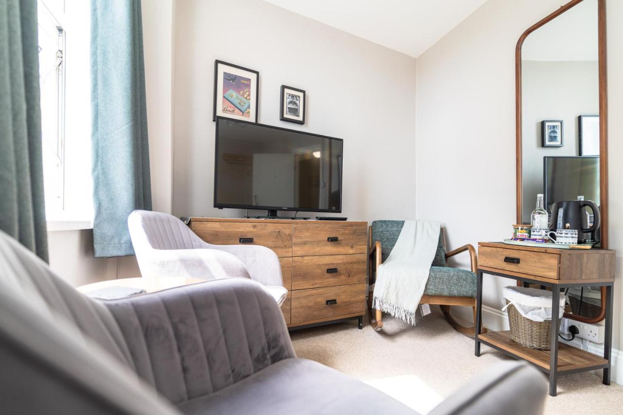 Sleepy Puffin Guest House เท็นบี ภายนอก รูปภาพ