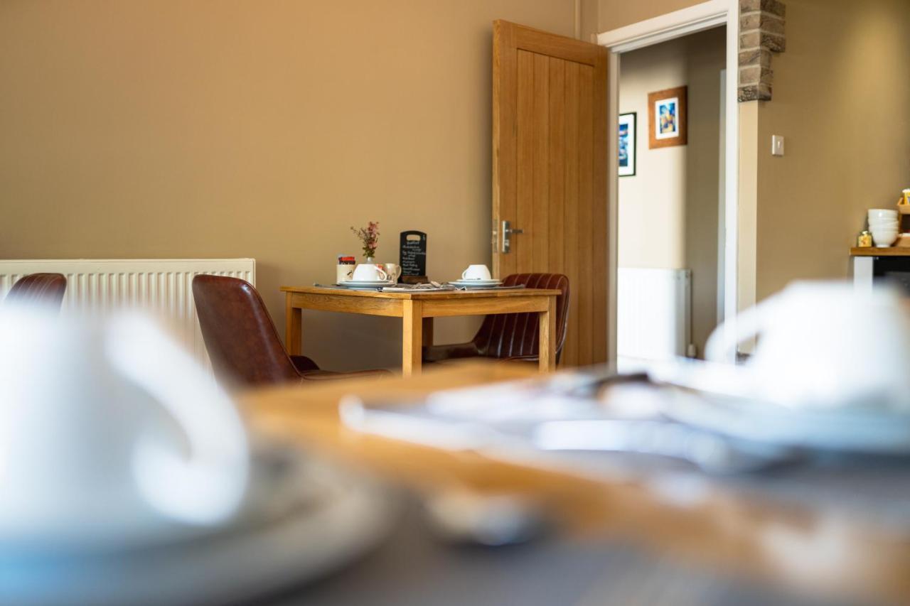 Sleepy Puffin Guest House เท็นบี ภายนอก รูปภาพ