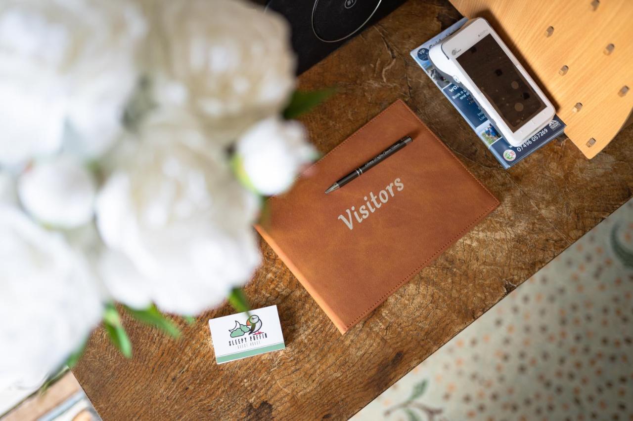 Sleepy Puffin Guest House เท็นบี ภายนอก รูปภาพ