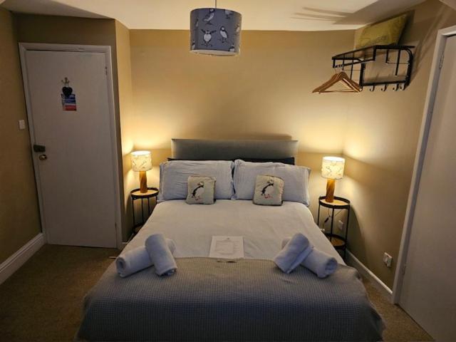Sleepy Puffin Guest House เท็นบี ภายนอก รูปภาพ